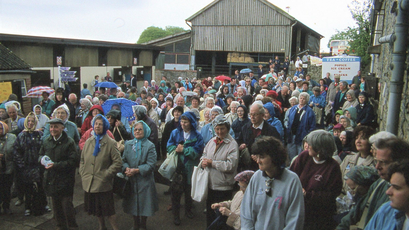 Archive donkey week photo of crowd at Dr Svendsen's speech