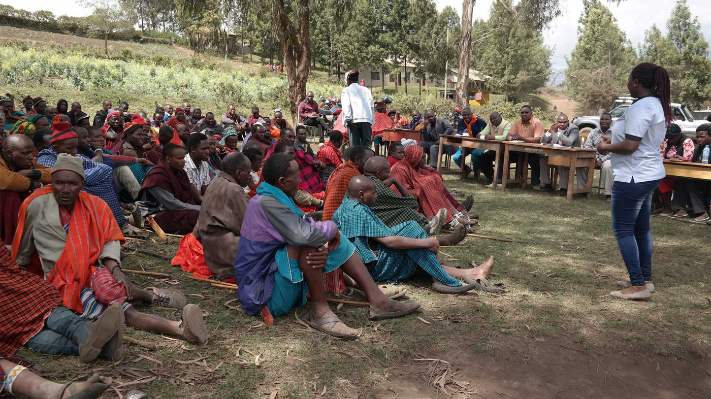 Diana from ASPA discussing the donkey theft and smuggling to Kenya with villagers. Credit: ASPA